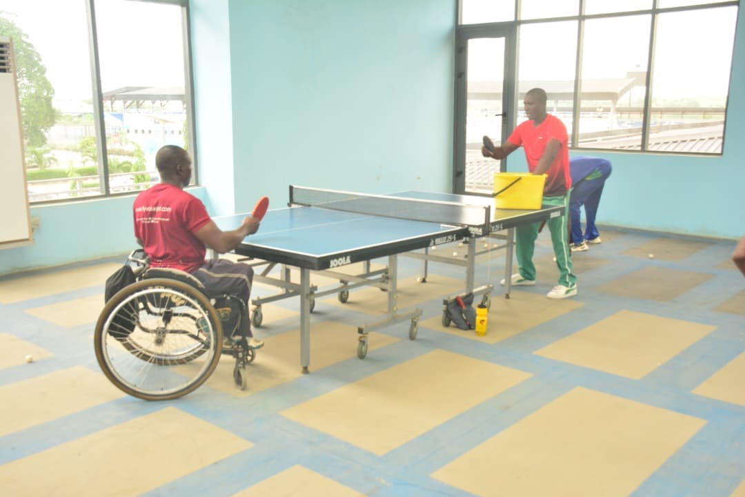 Para table tennis players training